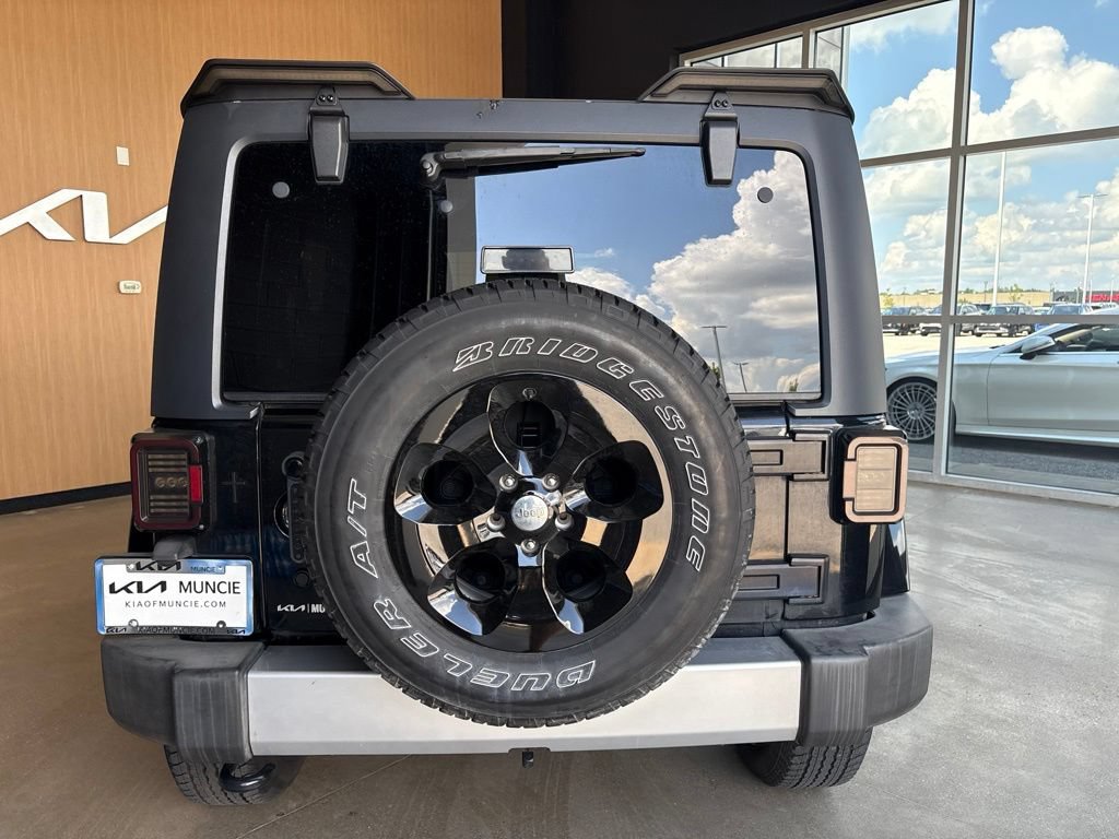 Used 2013 Jeep Wrangler Unlimited Sahara w/ Connectivity Group AWD/4WD image 12