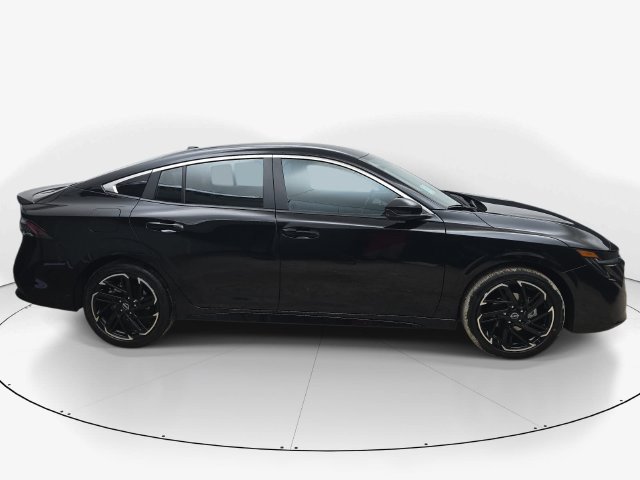 New 2027 Nissan Sentra SR w/ Floor Mat Package FWD image 5