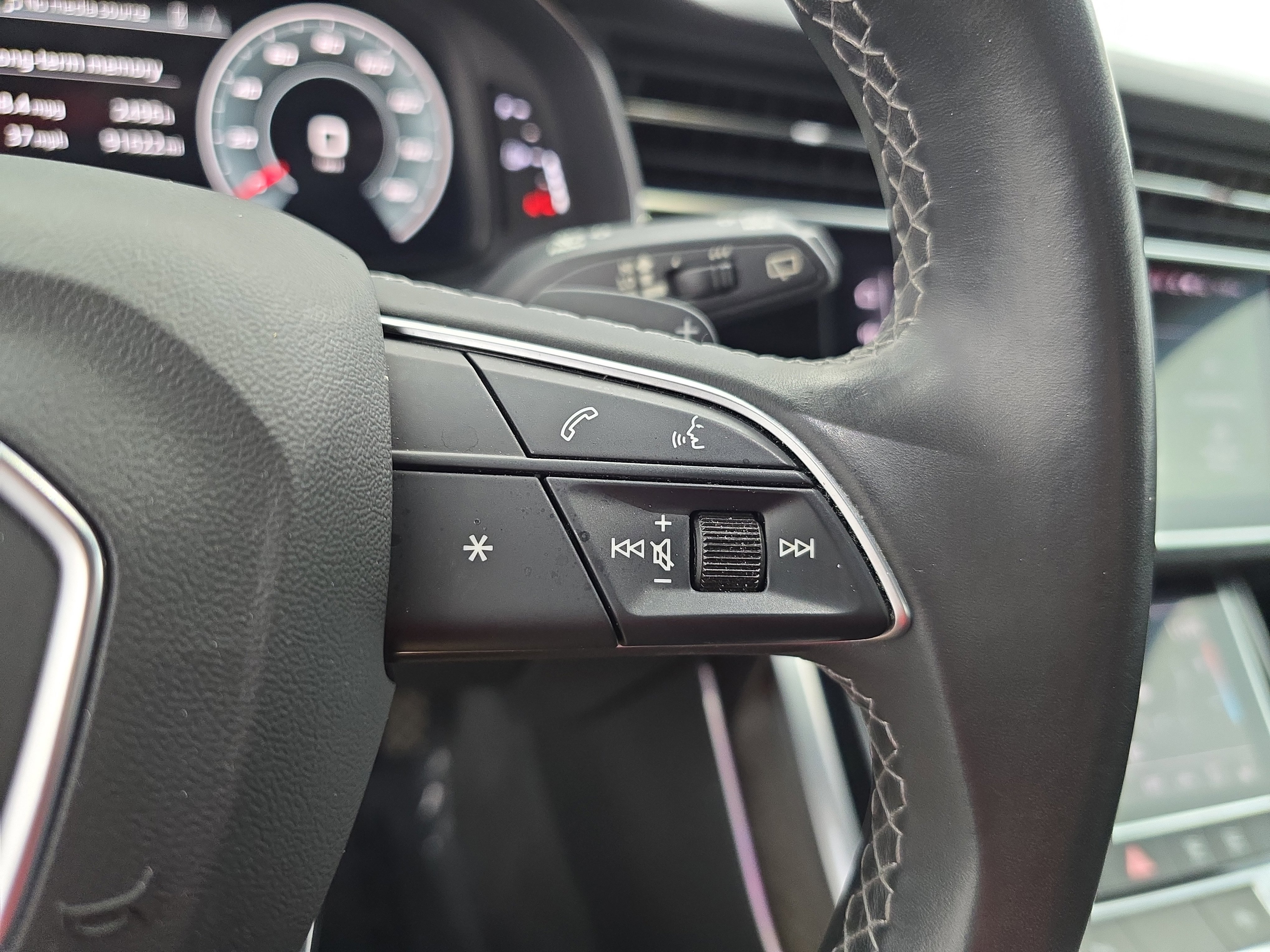 Used 2021 Audi Q8 Premium Plus image 36