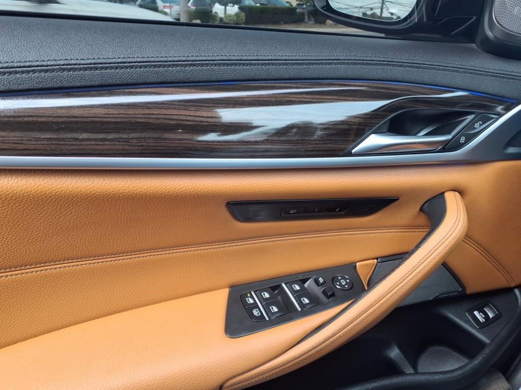 Used 2019 BMW M550i xDrive image 21