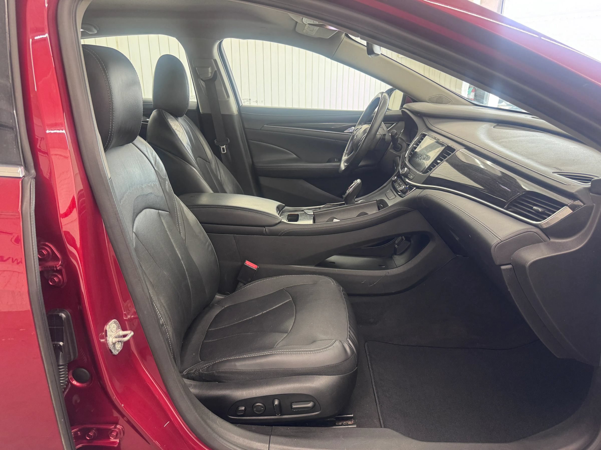 Used 2018 Buick LaCrosse Essence FWD image 10