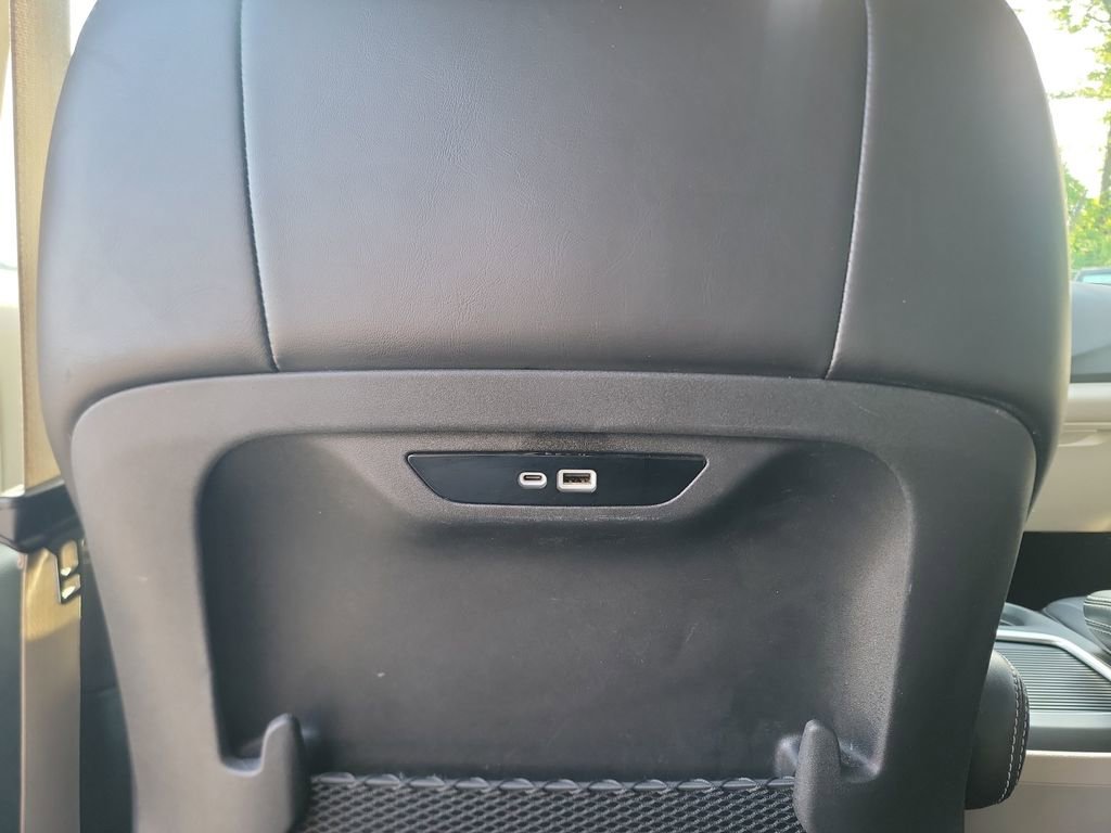 Used 2024 Chrysler Pacifica Touring-L FWD image 17