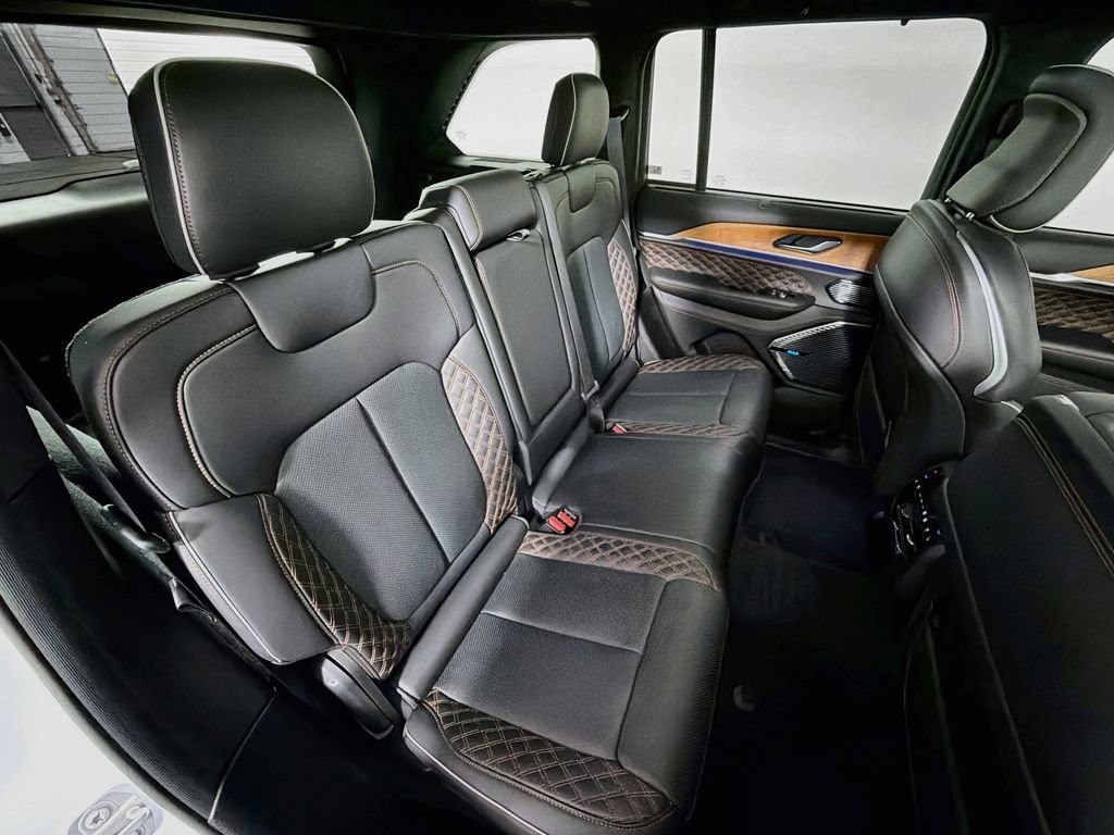 Used 2024 Jeep Grand Cherokee Summit AWD/4WD image 29