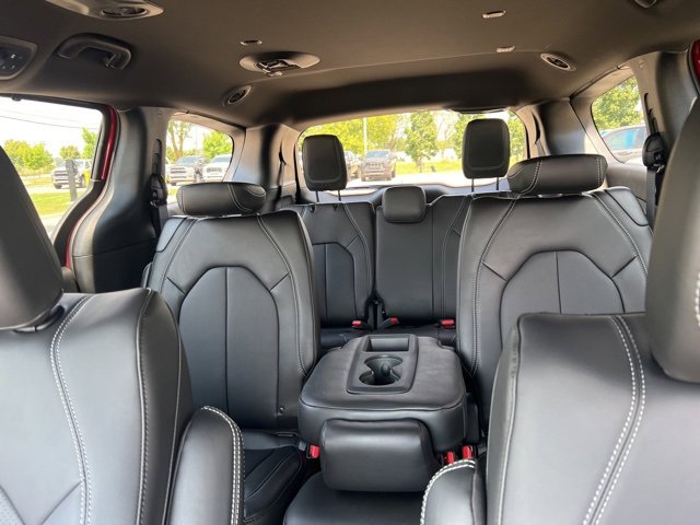 New 2026 Chrysler Pacifica Select image 30