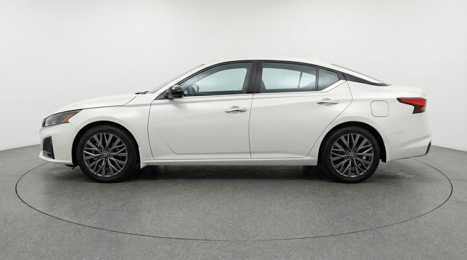 Used 2025 Nissan Altima 2.5 SV image 5