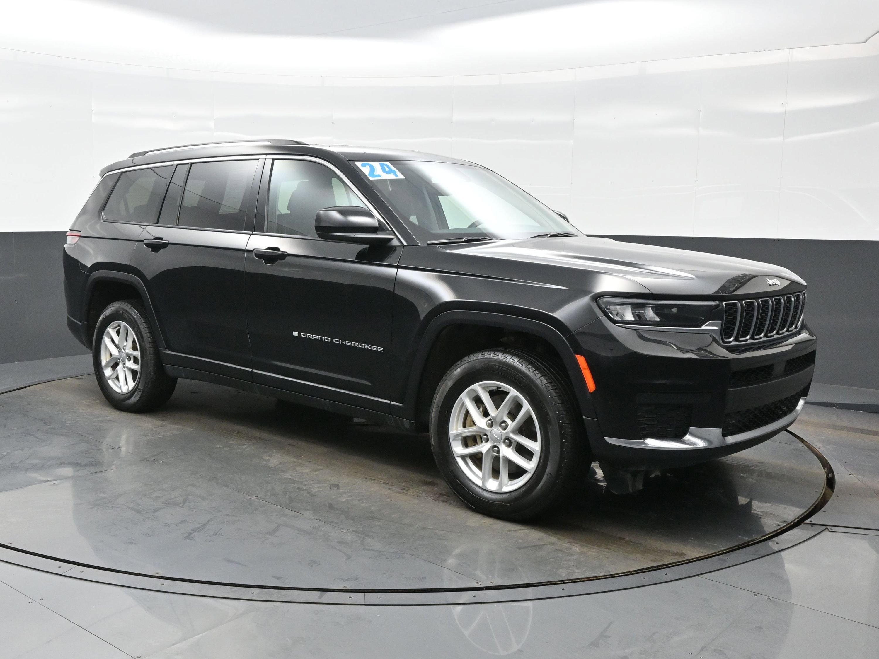 Used 2024 Jeep Grand Cherokee L Laredo image 8