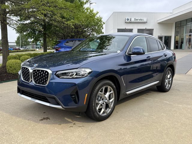 Certified 2025 BMW X4 xDrive30i AWD/4WD image 1