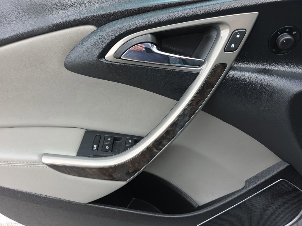 Used 2014 Buick Verano FWD image 15