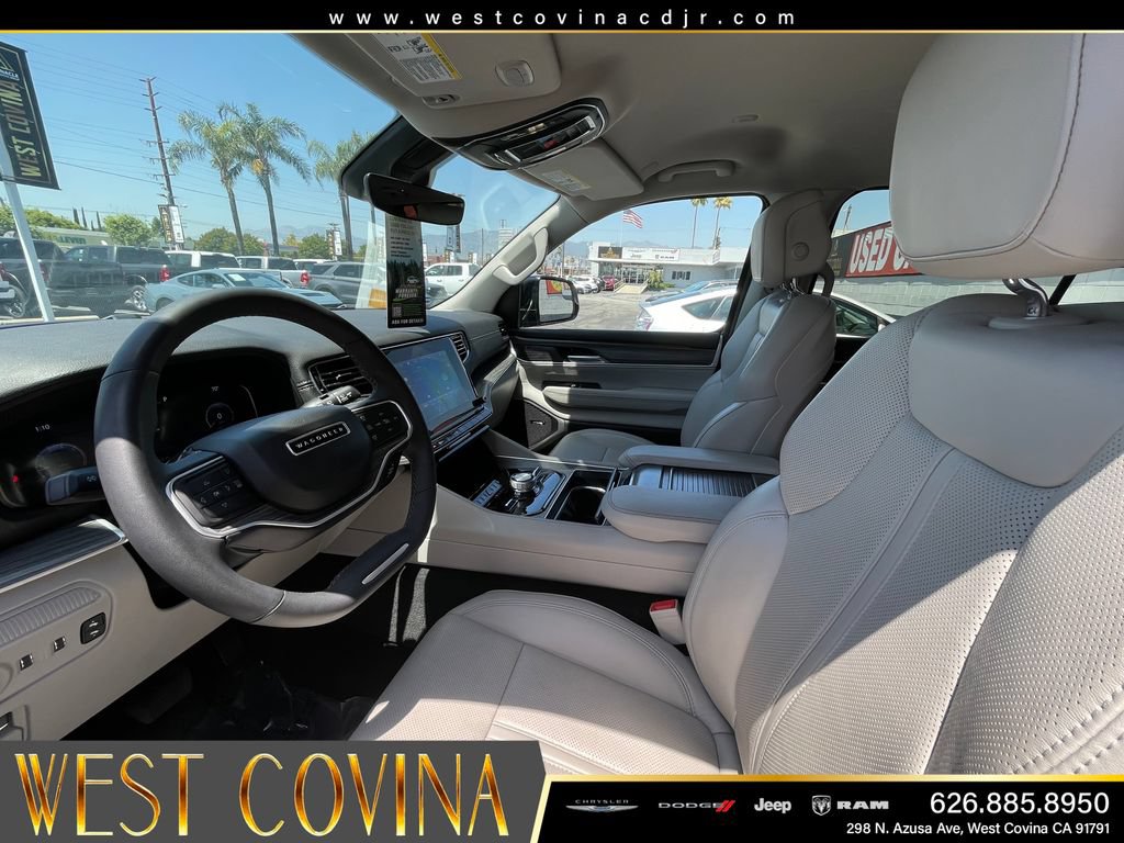 Used 2024 Jeep Wagoneer L Series III w/ Flexible Seating Group AWD/4WD image 12