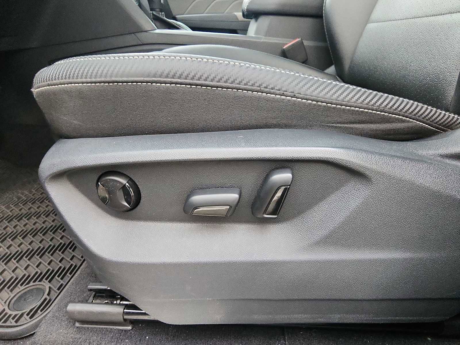 Used 2021 Volkswagen Atlas Cross Sport SE image 13