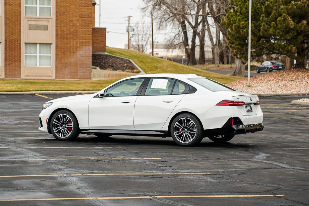Certified 2025 BMW 530i xDrive w/ M Sport Package AWD/4WD image 7