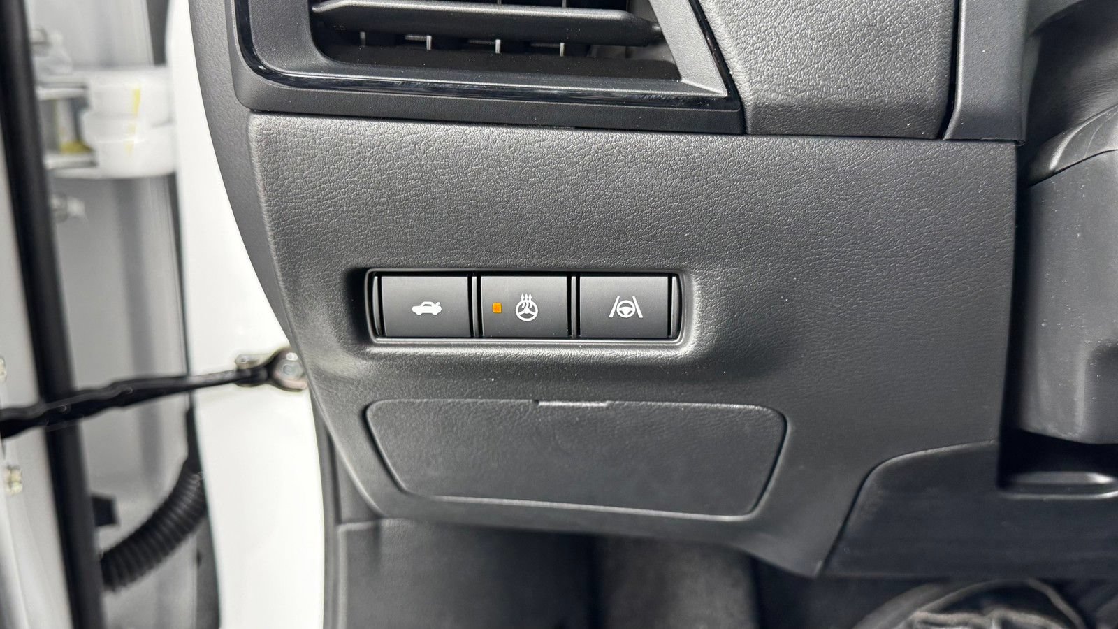 New 2026 Nissan Sentra SR w/ SR Premium Package FWD image 32