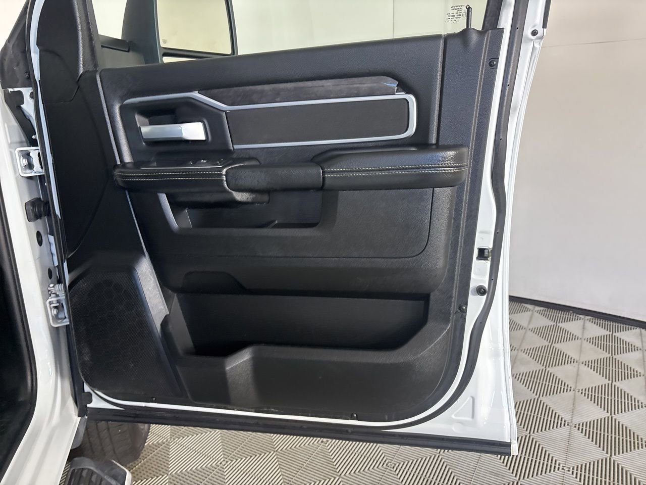 Used 2024 RAM 3500 Big Horn image 26