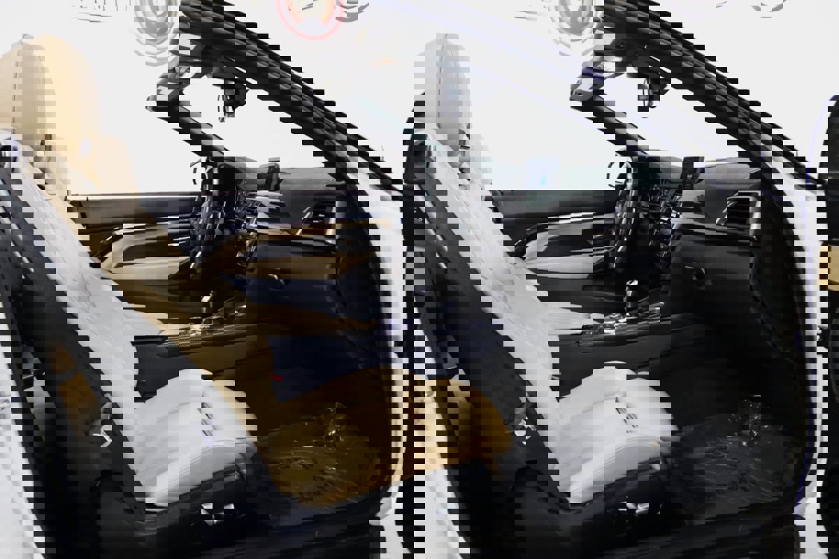 Used 2018 BMW M4 Convertible image 62