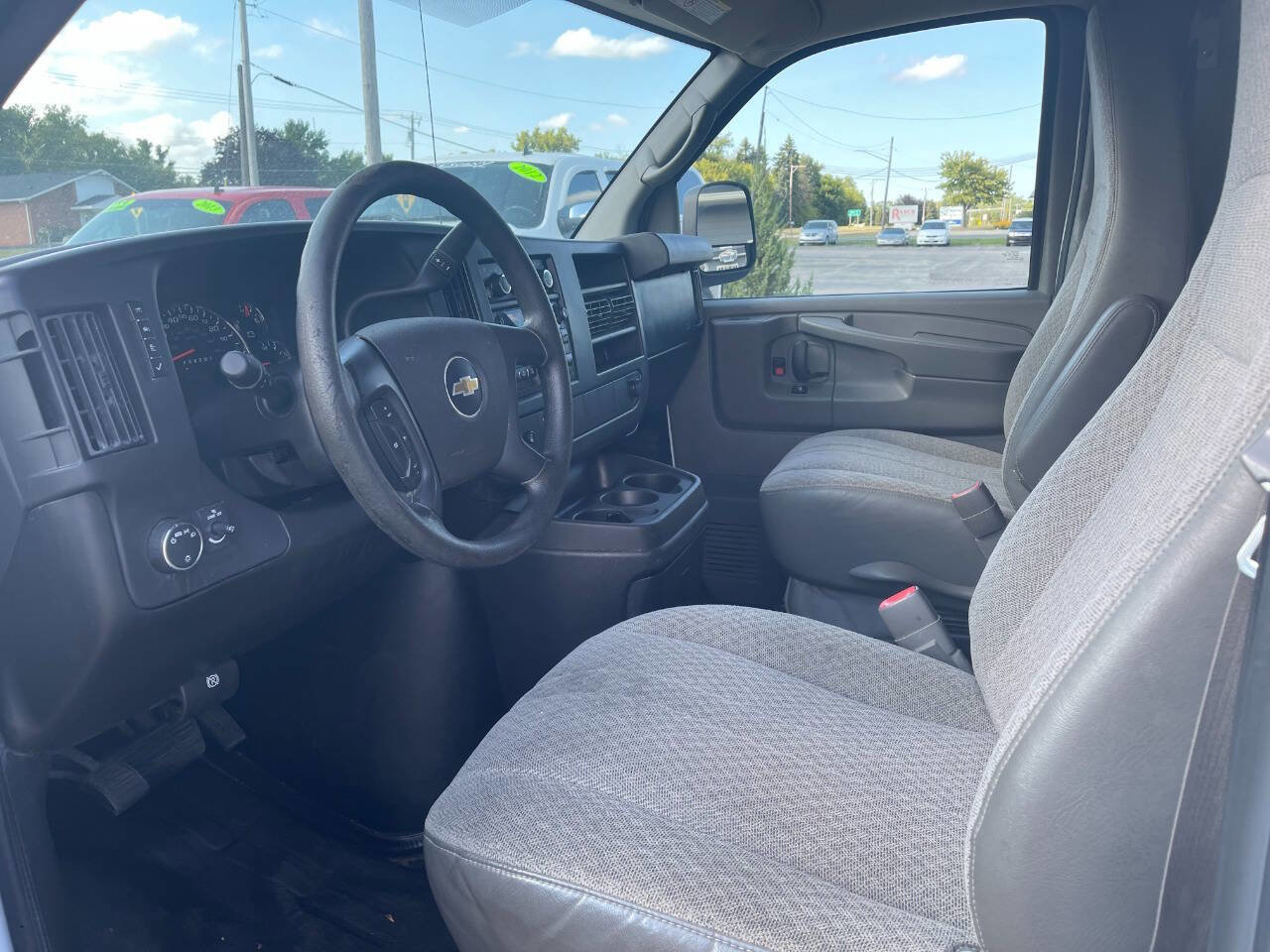 Used 2014 Chevrolet Express 2500 image 10