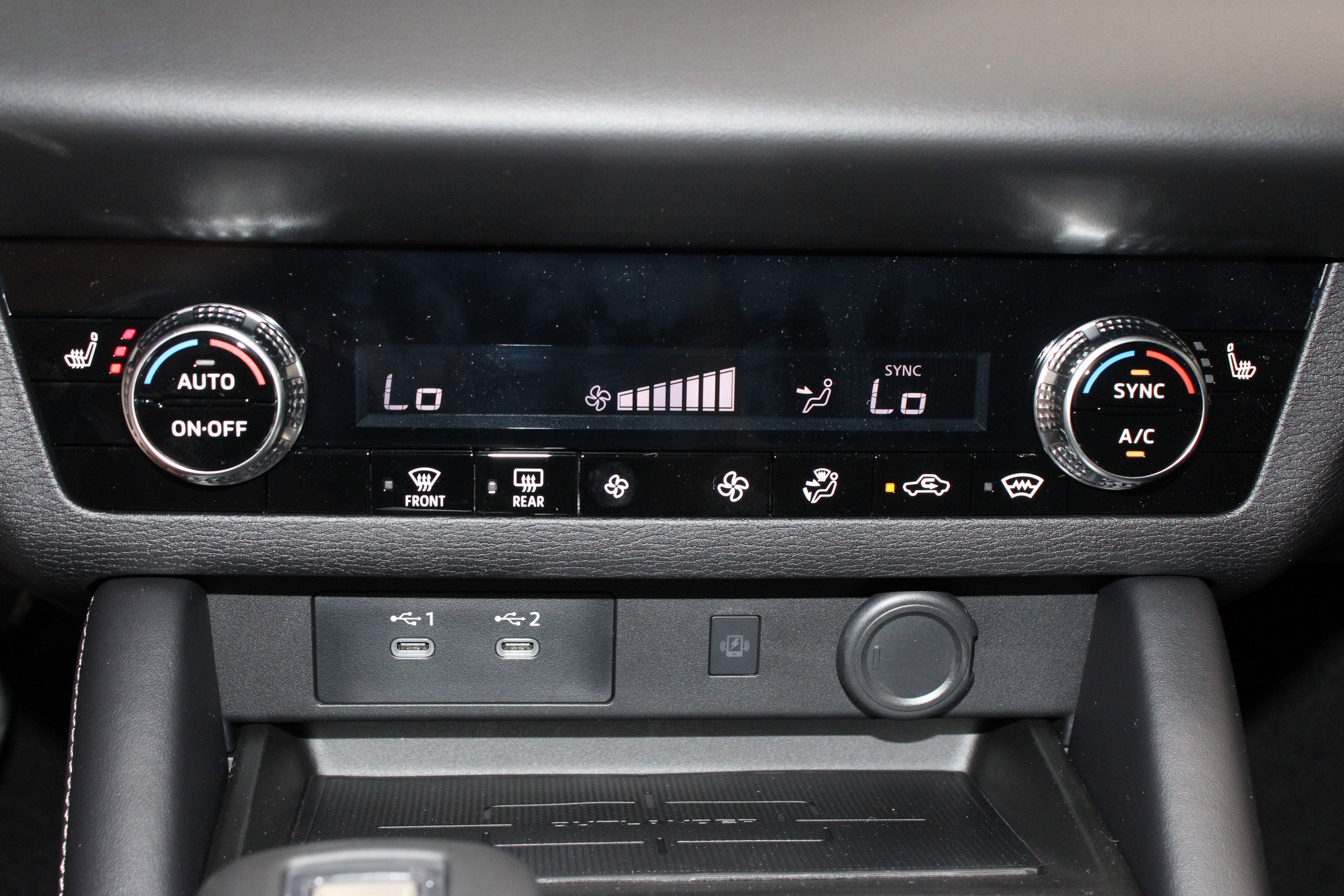 New 2025 Mitsubishi Outlander SE image 28