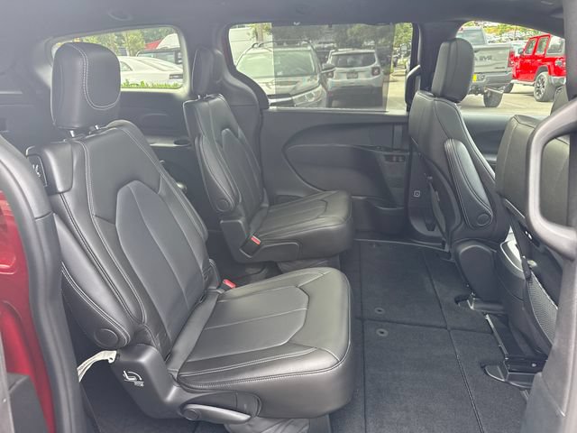 New 2025 Chrysler Pacifica Select AWD/4WD image 10