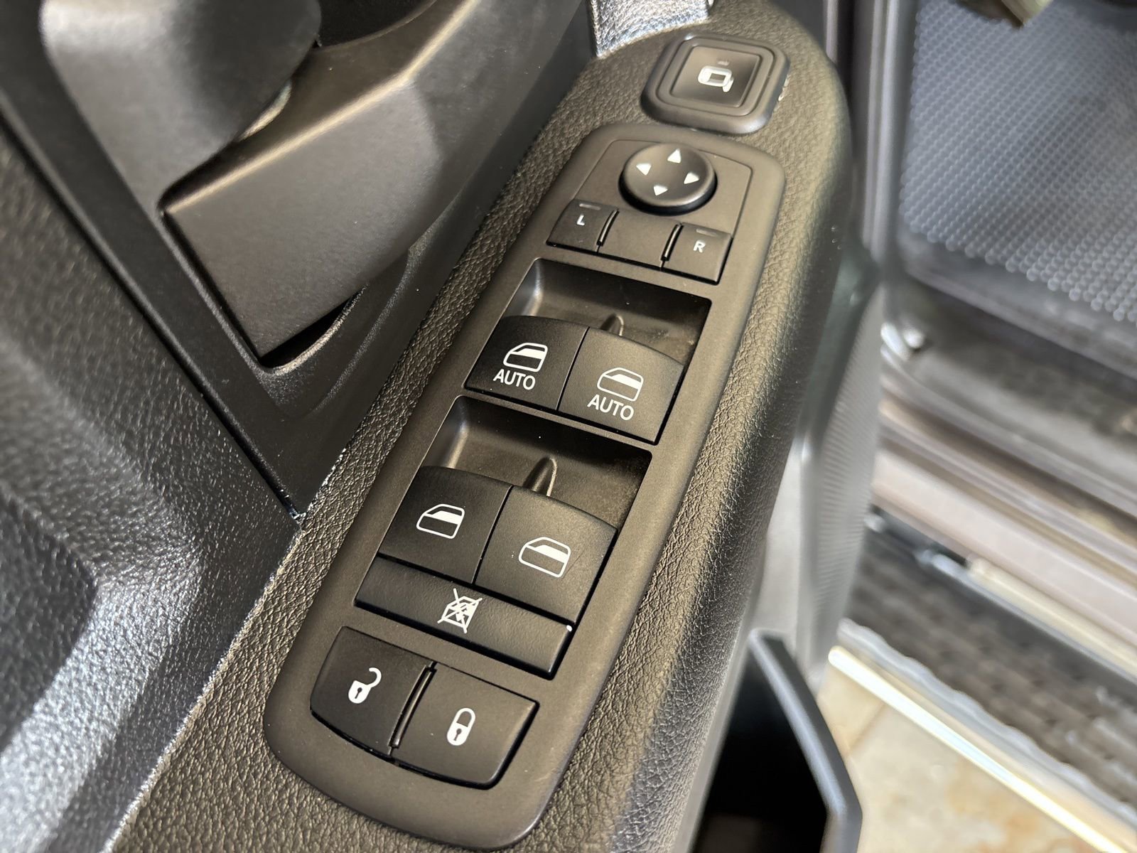 Used 2024 RAM 2500 Tradesman w/ Chrome Appearance Group image 11