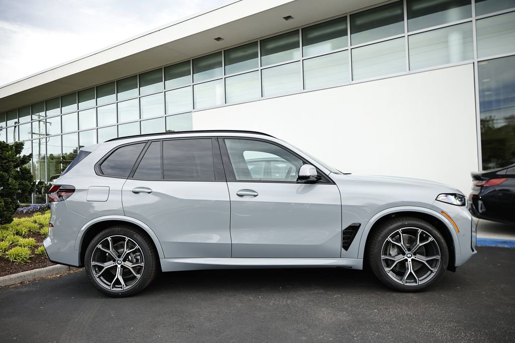 New 2026 BMW X5 xDrive50e w/ M Sport Package image 4