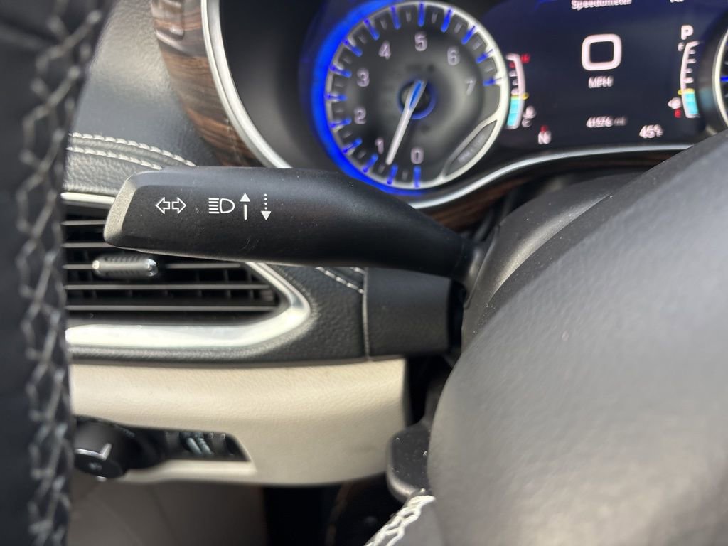 Used 2024 Chrysler Pacifica Limited FWD image 54