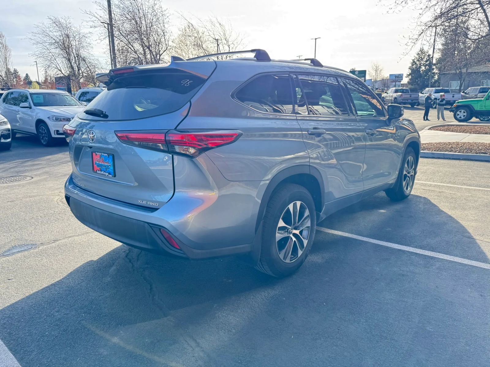 Used 2020 Toyota Highlander XLE AWD/4WD image 5