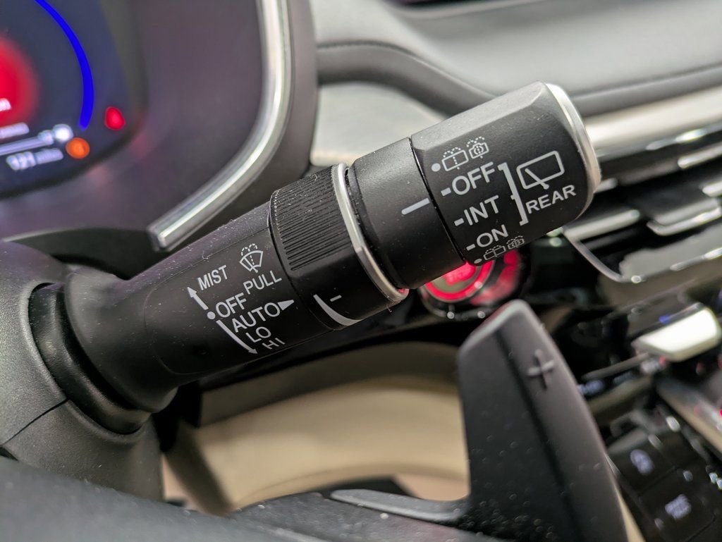 Used 2023 Acura MDX SH-AWD w/ Technology Package image 17