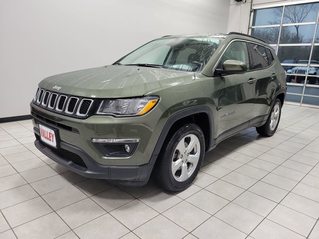 Used 2019 Jeep Compass Latitude video 3