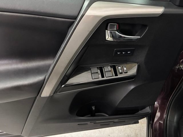 Used 2018 Toyota RAV4 Limited FWD image 11