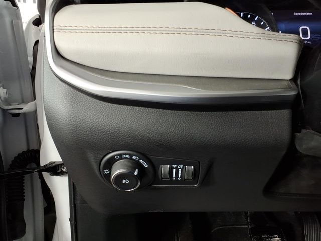 Used 2025 Jeep Compass Limited image 14