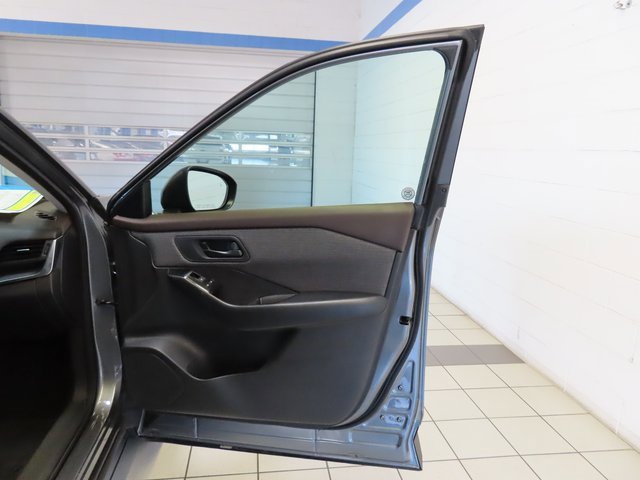 Used 2023 Nissan Rogue S image 25