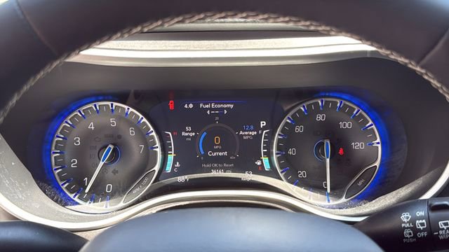 Used 2024 Chrysler Pacifica Touring-L image 23