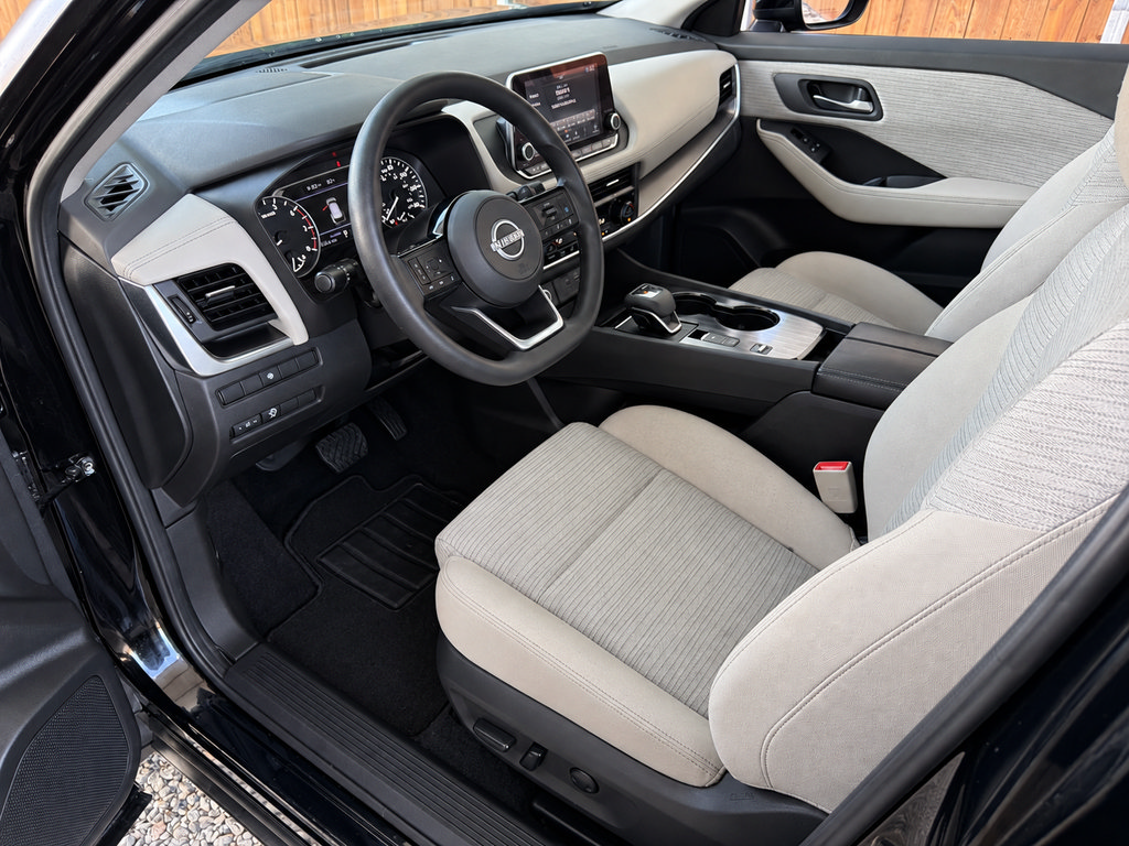 Used 2023 Nissan Rogue SV FWD image 2