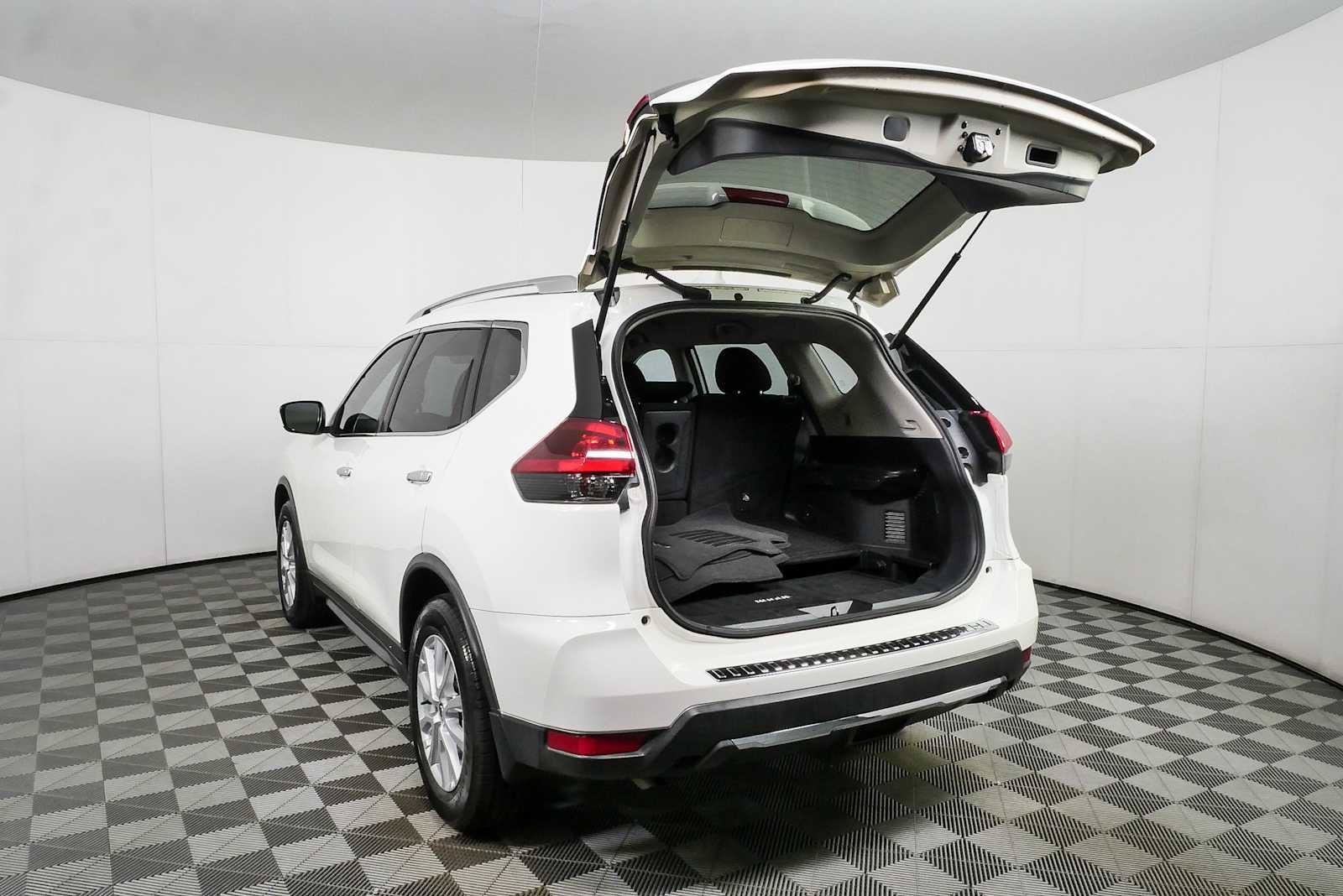 Used 2020 Nissan Rogue S w/ Special Edition Package FWD image 29
