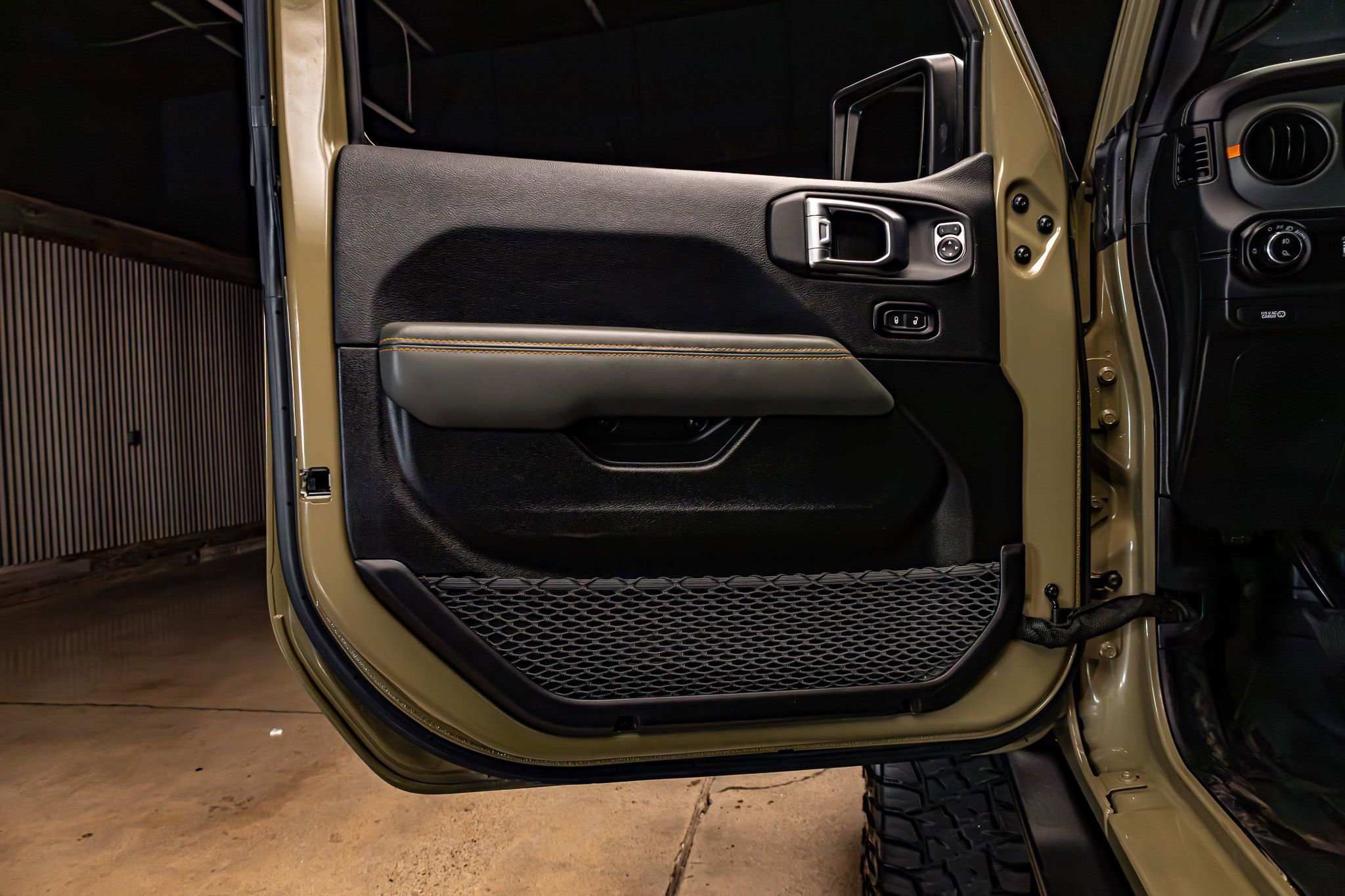 Used 2025 Jeep Gladiator Mojave image 30