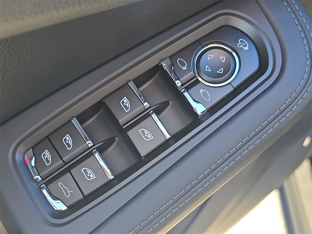 New 2026 Porsche Macan image 25