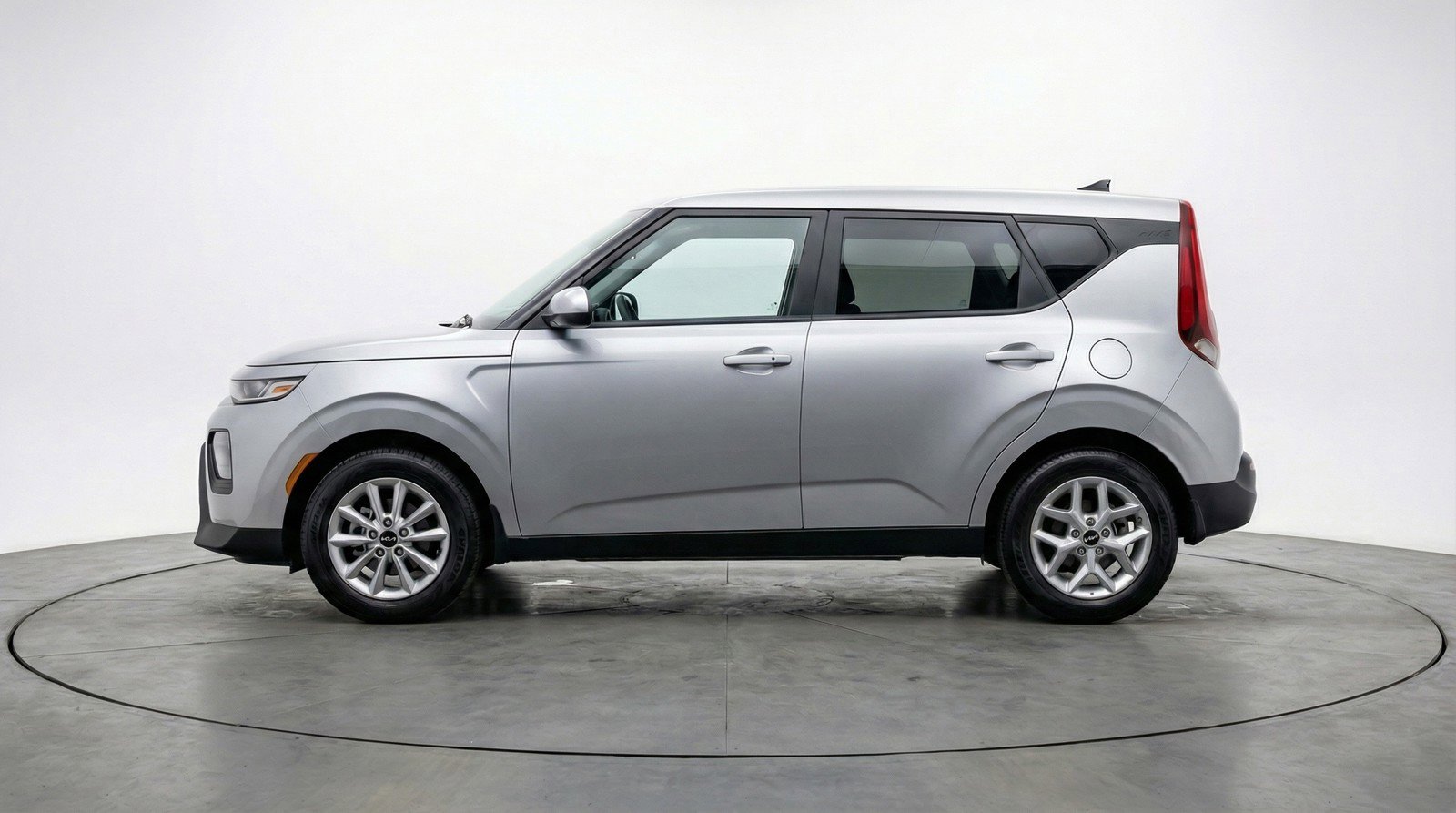 Used 2025 Kia Soul LX w/ LX Technology Package image 5