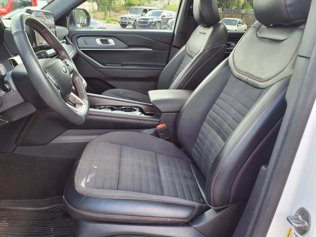 Used 2025 Ford Explorer ST-Line w/ Premium Package AWD/4WD image 29