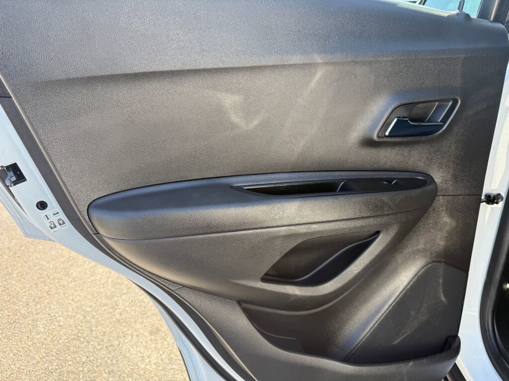 Used 2018 Chevrolet Trax LT w/ LT Convenience Package image 23