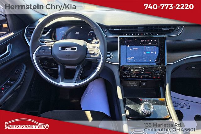 Used 2023 Jeep Grand Cherokee Altitude AWD/4WD image 6