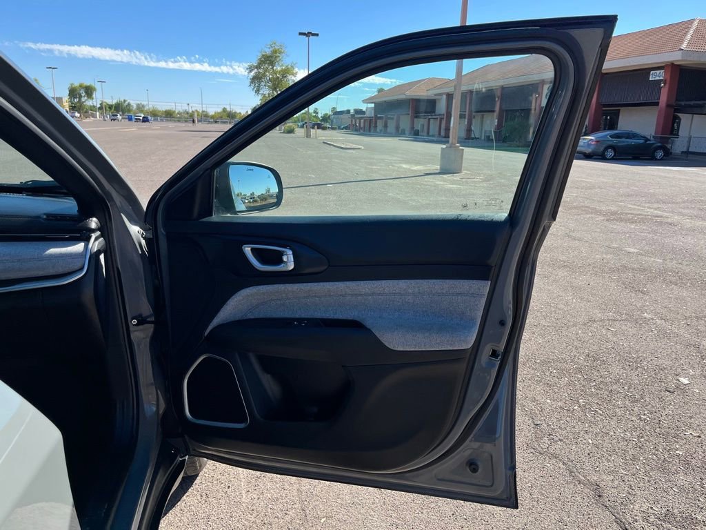 Used 2024 Jeep Compass Sport image 18