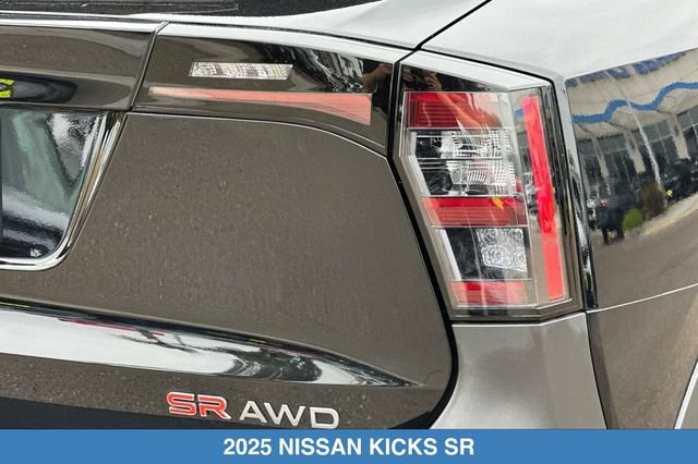 Used 2025 Nissan Kicks SR AWD/4WD image 29