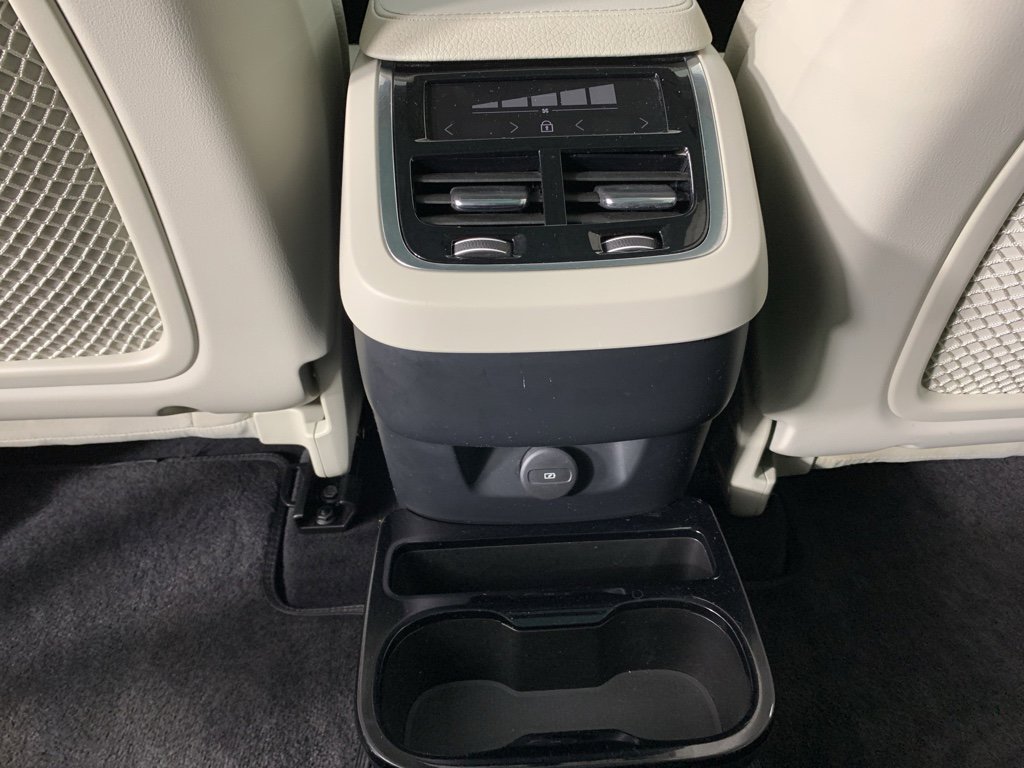 Used 2021 Volvo XC90 T6 Momentum image 34