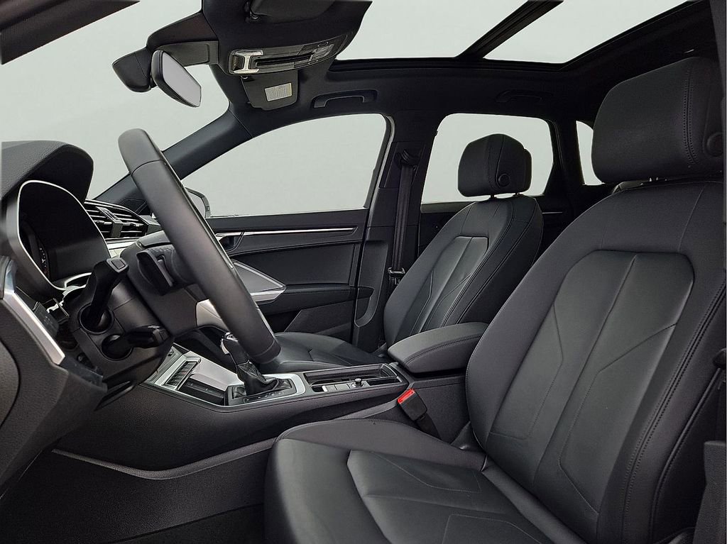 Used 2025 Audi Q3 2.0T Premium image 13