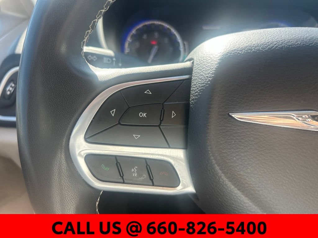Used 2023 Chrysler Pacifica Touring-L FWD image 12