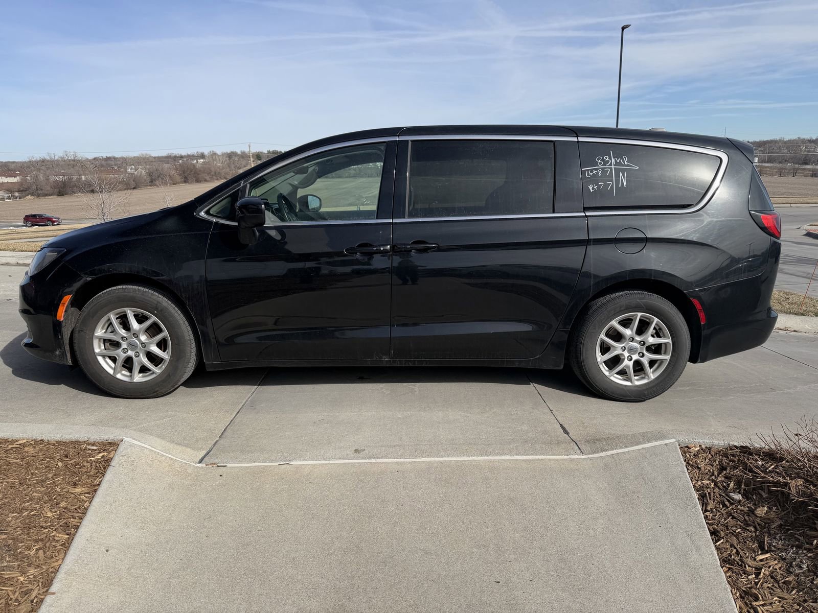 Used 2023 Chrysler Voyager LX image 8