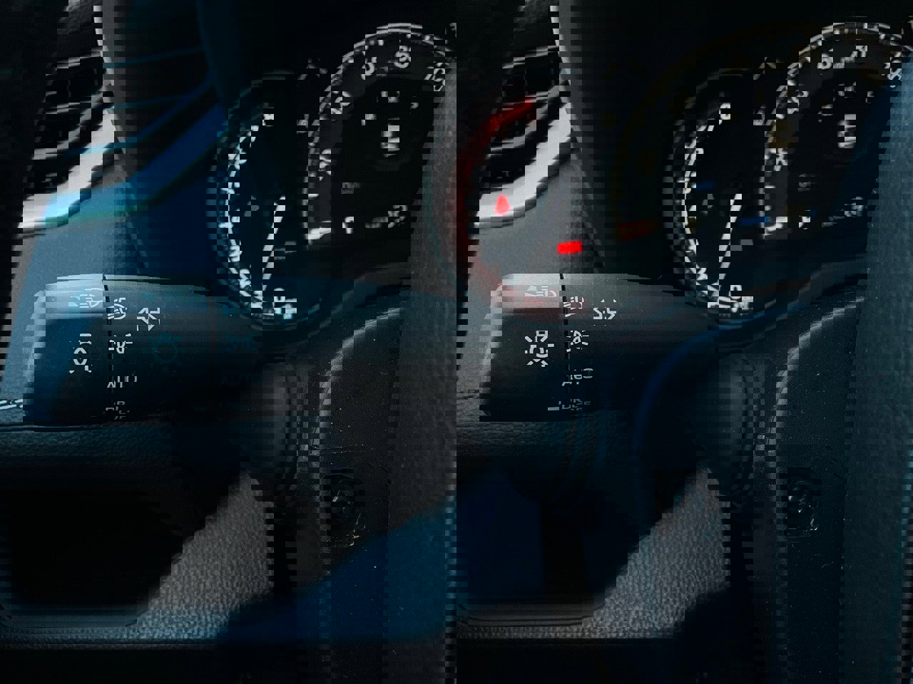 Used 2025 Toyota RAV4 XLE image 36