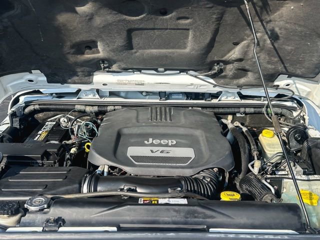 Used 2015 Jeep Wrangler Unlimited Rubicon image 11