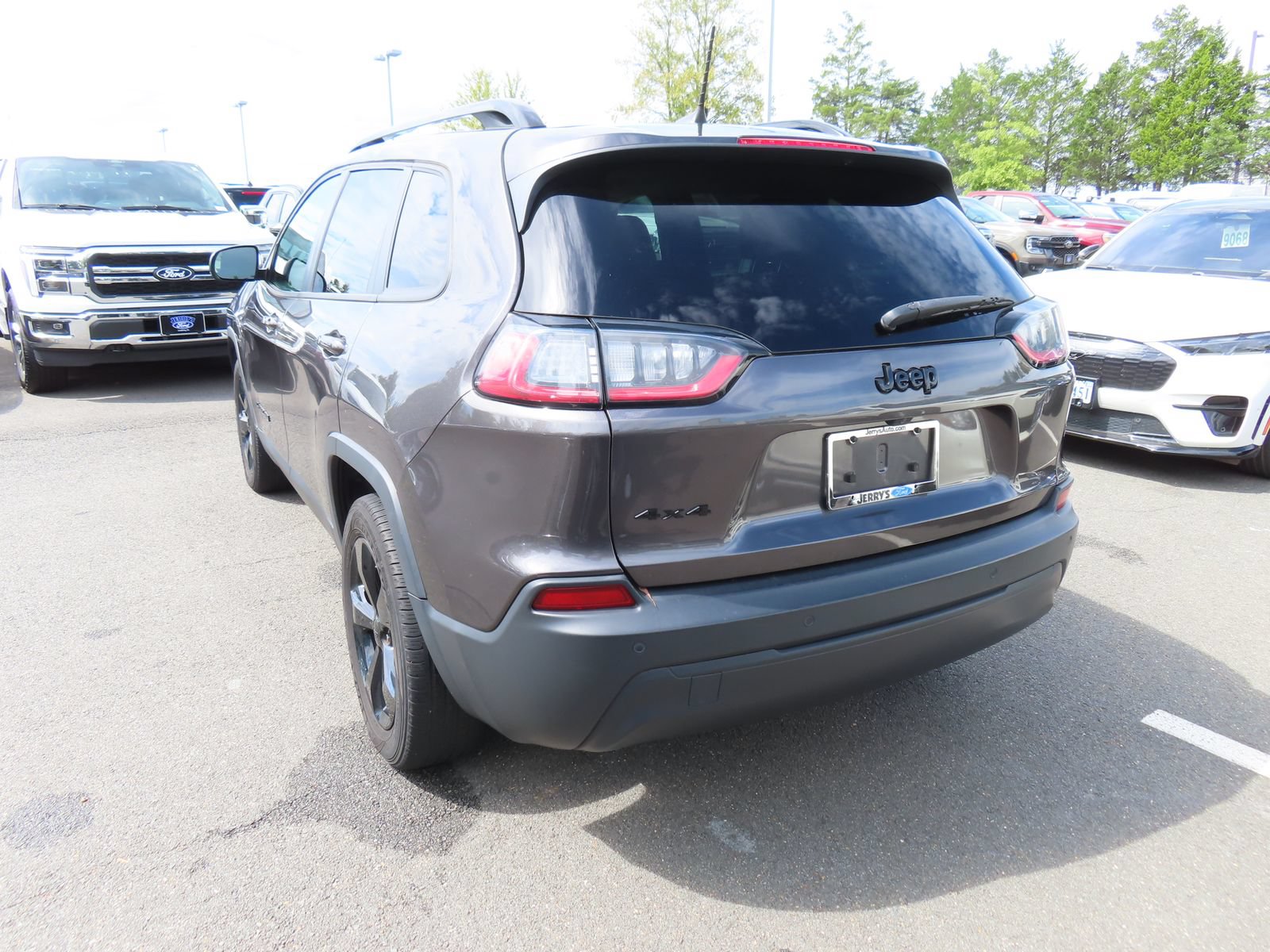 Used 2019 Jeep Cherokee Latitude Plus AWD/4WD image 7