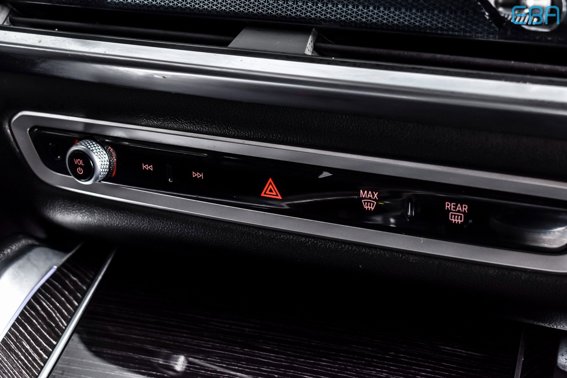 Used 2025 BMW X6 xDrive40i w/ Executive Package image 27