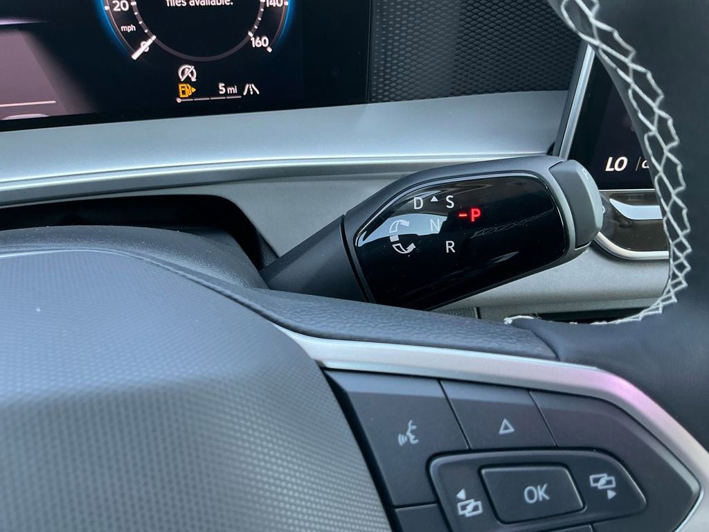 New 2025 Volkswagen Tiguan SE image 19